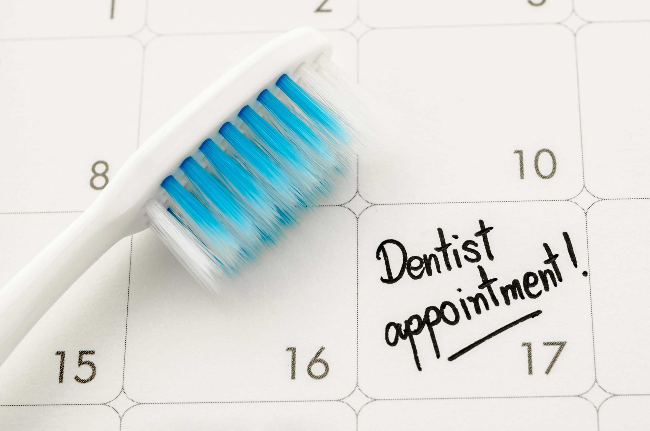 reminder "dentist appointment" in calendar with toothbrush.